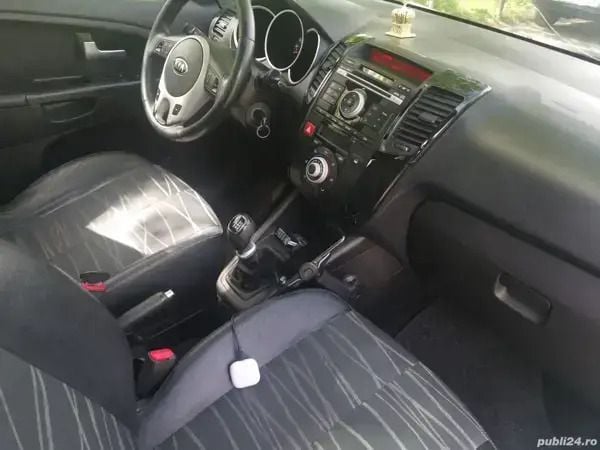 Alb Utilizat 2013 Kia Venga 2 Hatchback | 4.700 EUR - Imagine 1/4
