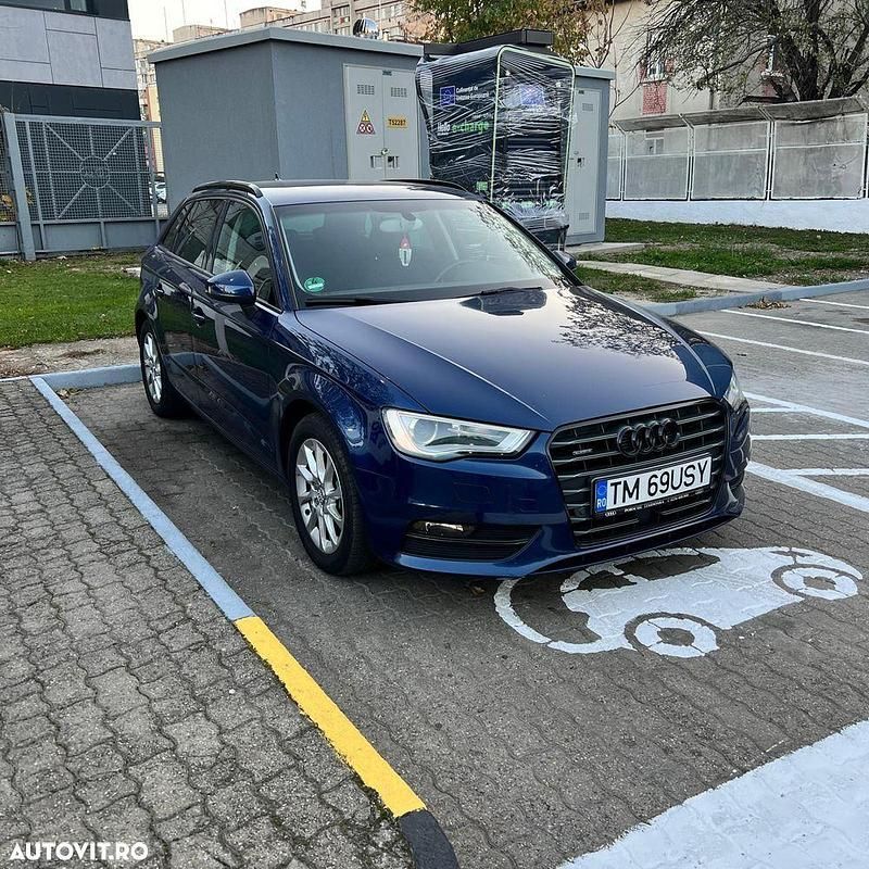 Second-hand Audi A3 Attraction 150 CP (110 kW) 2015 Culoarealbastru Hatchback