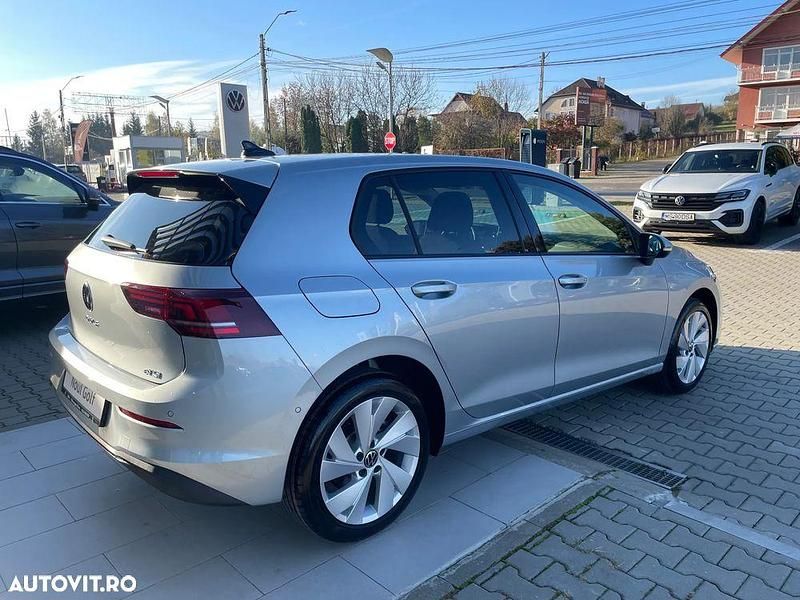 Nouă VW Golf VIII Life 115 CP (84 kW) 2025 Culoareargint Hatchback