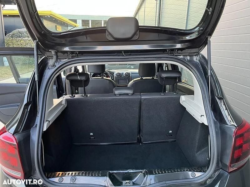 Second-hand Dacia Sandero 90 CP (66 kW) 2017 Culoarenegru