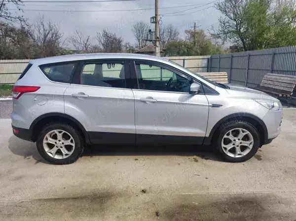 Argintiu Utilizat 2014 Ford Kuga Titanium SUV | 9.200 EUR (Preț OK) - Imagine 1/4