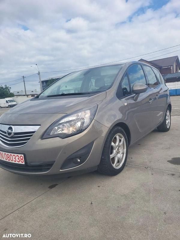 Gri Utilizat 2011 Opel Meriva Edition Monovolum | 3.950 EUR - Imagine 1/4