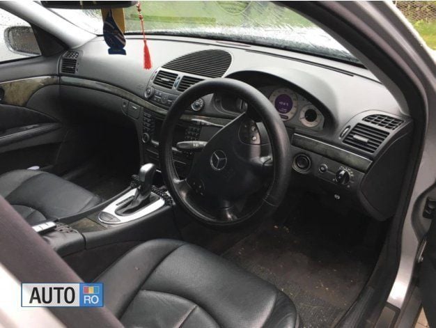 Second-hand Mercedes E320 245 CP (180 kW) 2005 Argintiu Berlinǎ
