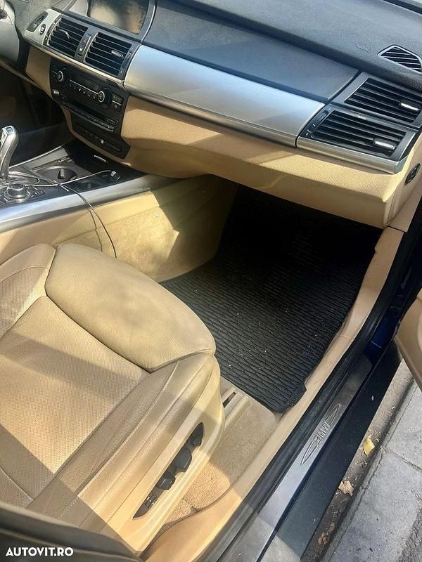 Second-hand BMW X5 306 CP (225 kW) 2011 Culoarealbastru SUV