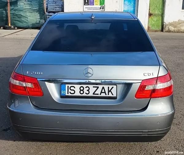 Second-hand Mercedes E200 150 CP (110 kW) 2010 Gri Berlinǎ