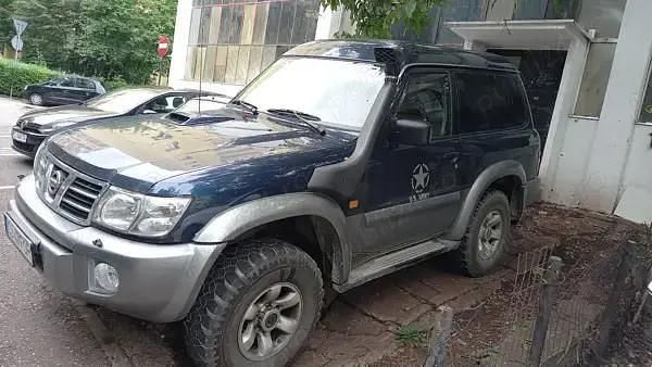 Utilizat 2004 Nissan Patrol SUV | 10.500 EUR (Preț bun) - Imagine 1/4