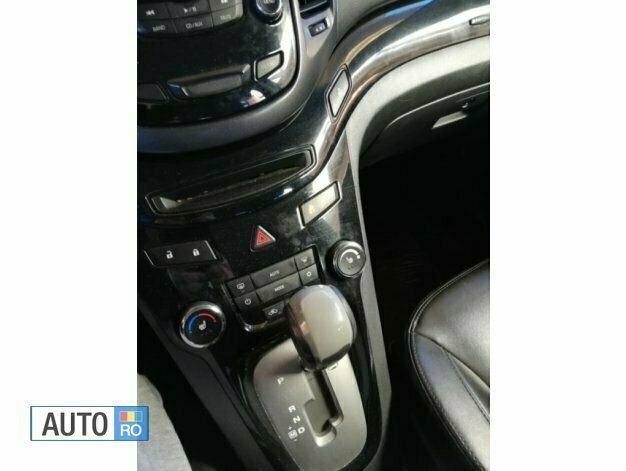 Second-hand Chevrolet Orlando 163 CP (119 kW) 2012 Negru Monovolum