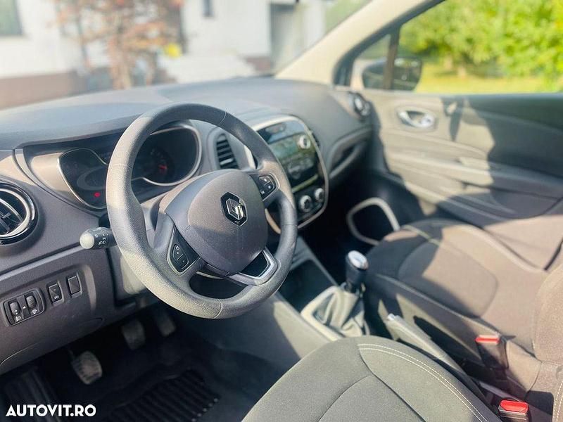 Second-hand Renault Captur Life 90 CP (66 kW) 2019 Culoarealbastru SUV