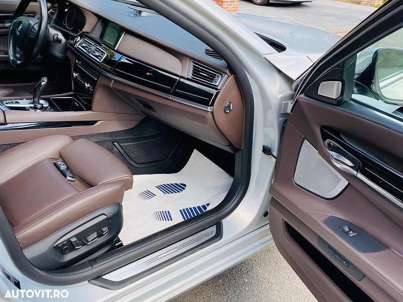 Second-hand BMW 730 Comfort Edition 258 CP (189 kW) 2012 Culoarebej Berlinǎ