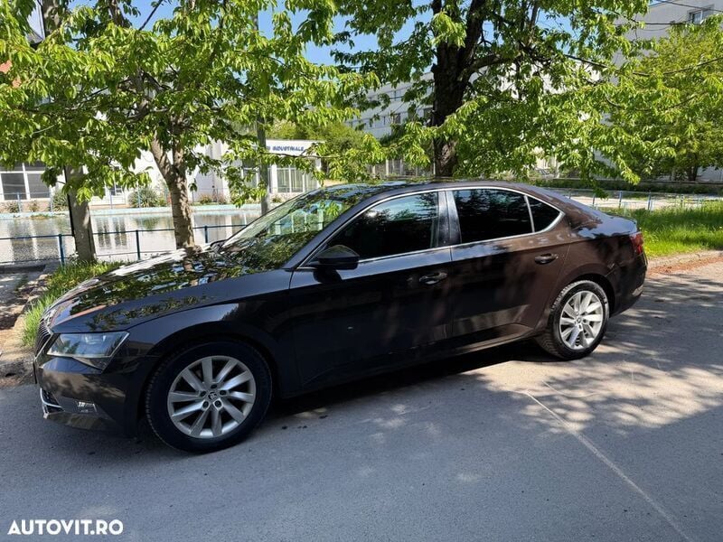 Maro Utilizat 2019 Skoda Superb Ambition Hatchback | 16.500 EUR (Preț bun) - Imagine 1/4
