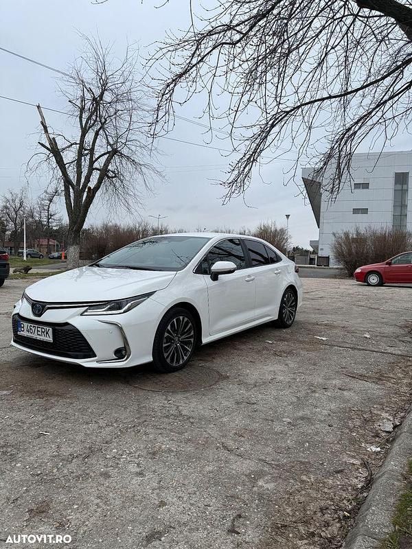 Second-hand Toyota Corolla 140 CP (102 kW) 2025 Culoarealb Berlinǎ