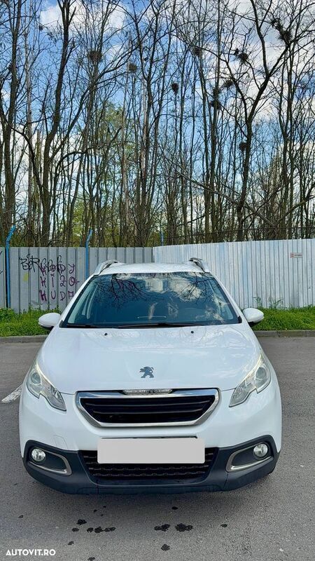 Alb Utilizat 2016 Peugeot 2008 Active SUV | 6.800 EUR (Preț bun) - Imagine 1/4