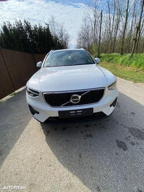 Alb Nouă 2025 Volvo XC40 Core SUV | 36.299 EUR - Imagine 1/4