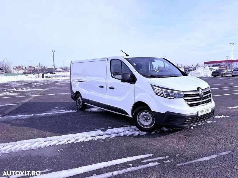 Second-hand Renault Trafic 130 CP (95 kW) 2022 Culoarealb Monovolum
