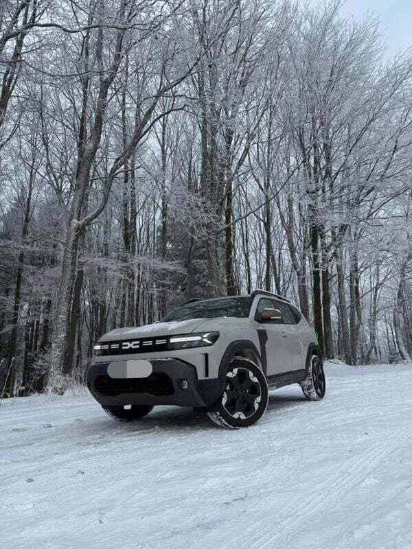 Bej Nouă 2024 Dacia Duster Journey SUV | 26.300 EUR - Imagine 1/4
