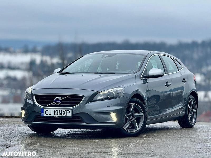 Culoaregri Second-hand 2015 Volvo V40 R-Design Hatchback | 7.499 EUR (Preț OK) - Imagine 1/4
