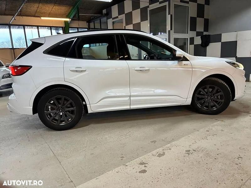 Second-hand Ford Kuga ST-Line 225 CP (165 kW) 2021 Culoarealb SUV