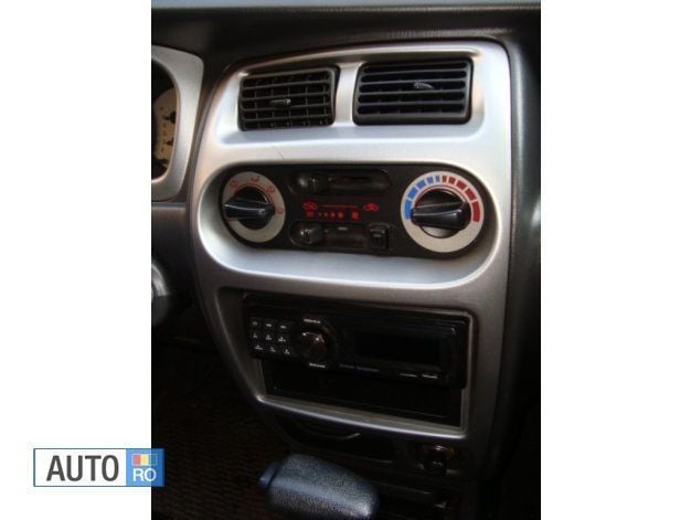 Second-hand Daihatsu Sirion 75 CP (55 kW) 2000 Albastru Hatchback