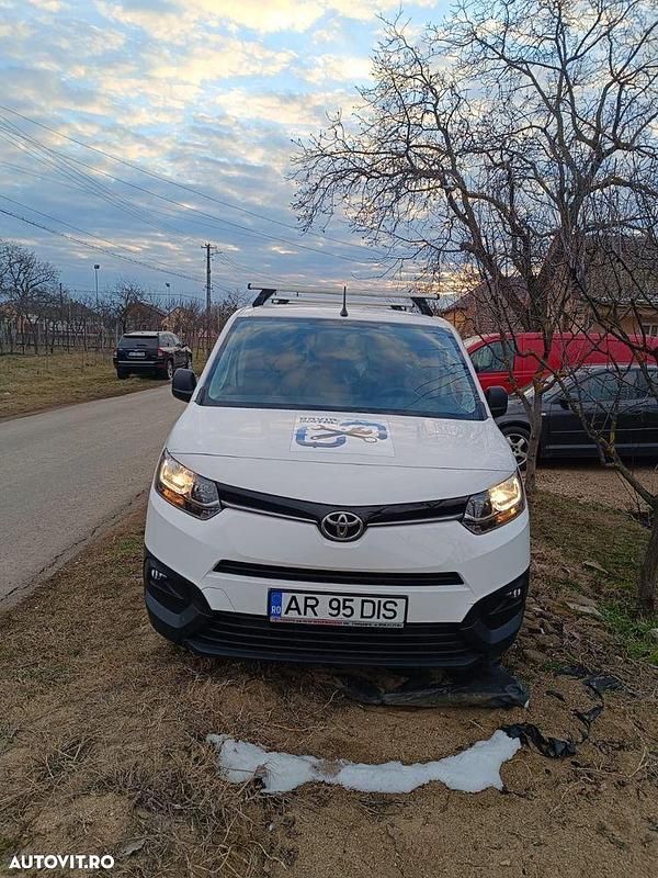 Second-hand Toyota Proace 102 CP (75 kW) 2021 Culoarealb Monovolum