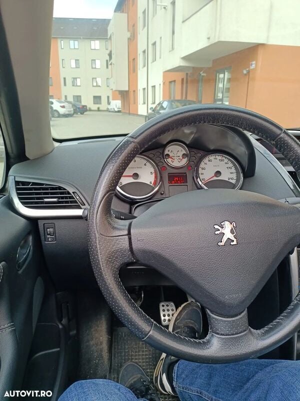 Negru Utilizat 2011 Peugeot 207 CC Allure Cabrio | 3.550 EUR - Imagine 1/4