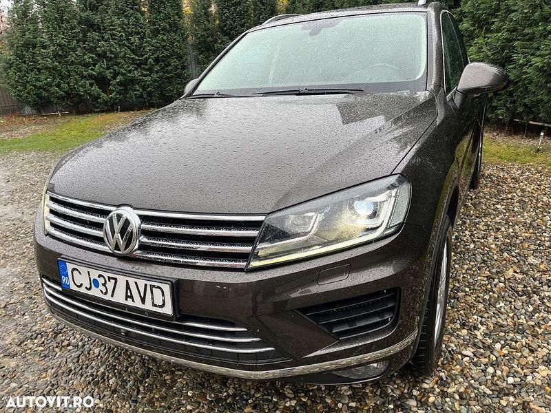 Culoaremaro Utilizat 2015 VW Touareg Supreme SUV | 19.000 EUR (Preț bun) - Imagine 1/4
