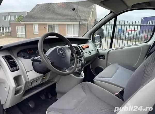 Second-hand Renault Trafic 90 CP (66 kW) 2007 Alb Monovolum