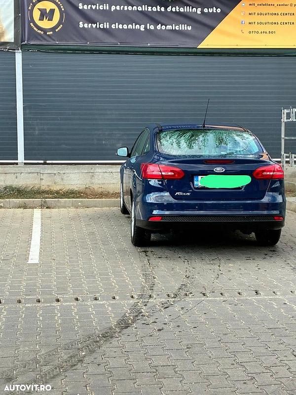 Culoarealbastru Utilizat 2015 Ford Focus Berlinǎ | 5.500 EUR (Preț bun) - Imagine 1/4