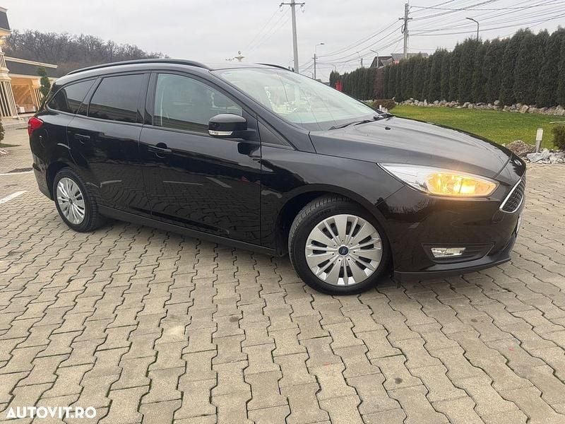 Second-hand Ford Focus Cool & Connect 125 CP (91 kW) 2018 Culoarenegru Break