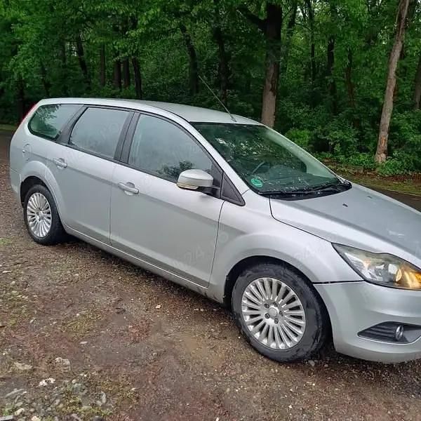 Argintiu Utilizat 2010 Ford Focus Break | 3.000 EUR (Preț OK) - Imagine 1/2