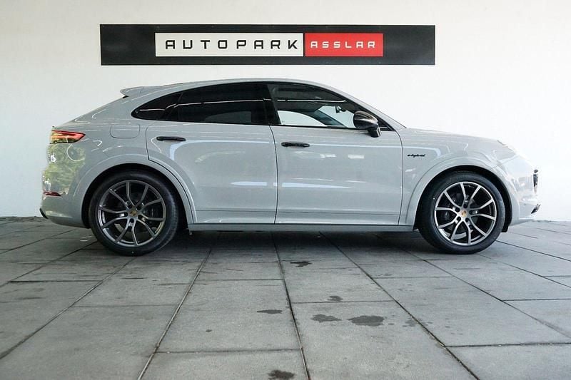 Nouă 2025 Porsche Cayenne SUV | 102.941 EUR (Super Preț) - Imagine 1/1