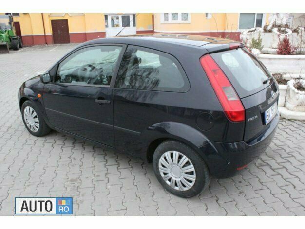 Second-hand Ford Fiesta 65 CP (47 kW) 2004 Albastru metalizat Hatchback