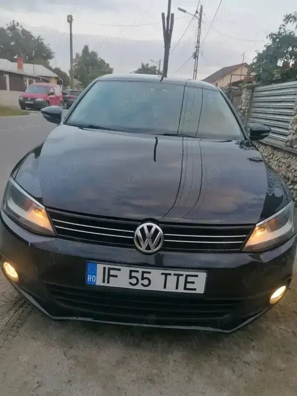 Utilizat 2014 VW Jetta Berlinǎ | 5.000 EUR (Super Preț) - Imagine 1/4