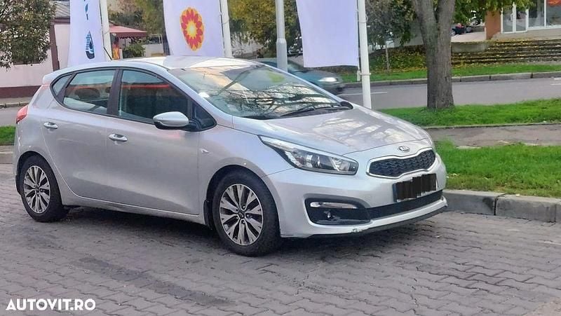Culoareargint Utilizat 2016 Kia Ceed Hatchback | 7.500 EUR (Preț OK) - Imagine 1/4