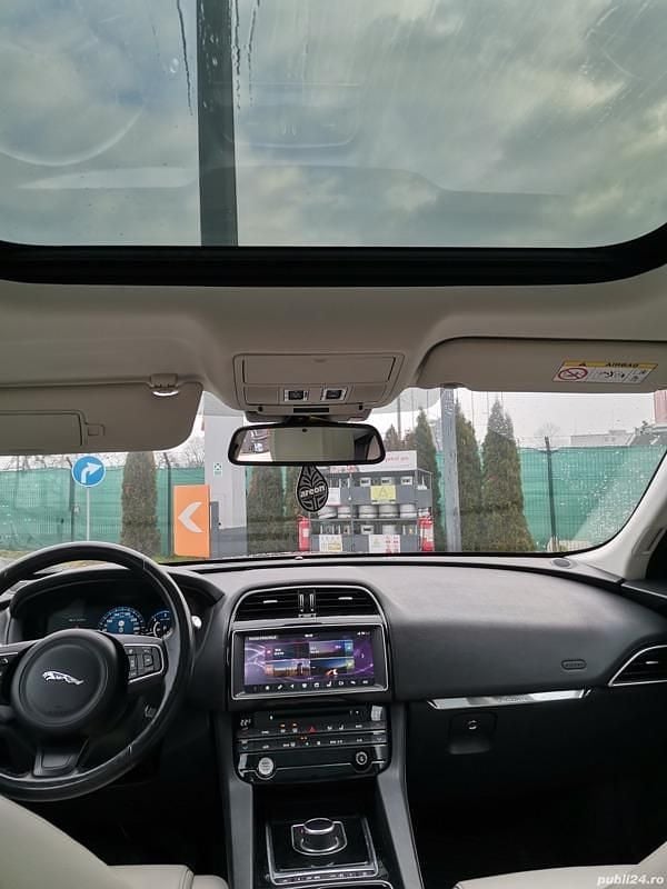 Rosu Utilizat 2017 Jaguar F-Pace SUV | 18.000 EUR (Preț OK) - Imagine 1/4