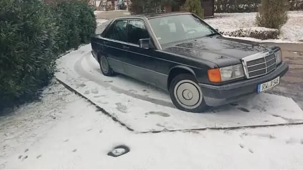 Second-hand Mercedes 190 122 CP (89 kW) 1992 Berlinǎ