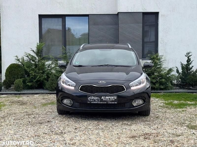 Second-hand Kia Ceed 90 CP (66 kW) 2014 Culoarenegru Hatchback