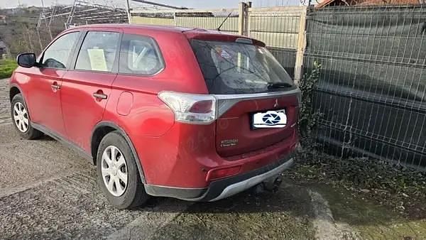 Second-hand Mitsubishi Outlander 150 CP (110 kW) 2015 Rosu SUV
