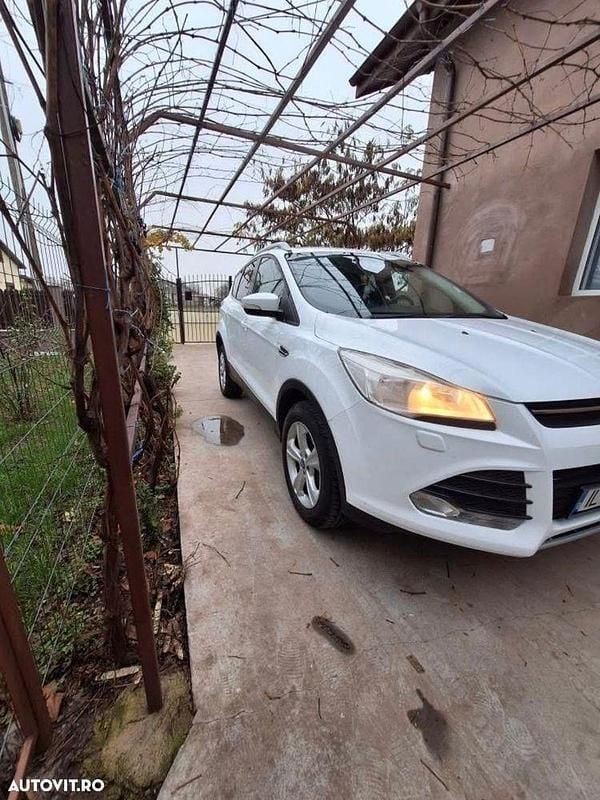 Second-hand Ford Kuga Trend 140 CP (102 kW) 2013 Culoarealb SUV