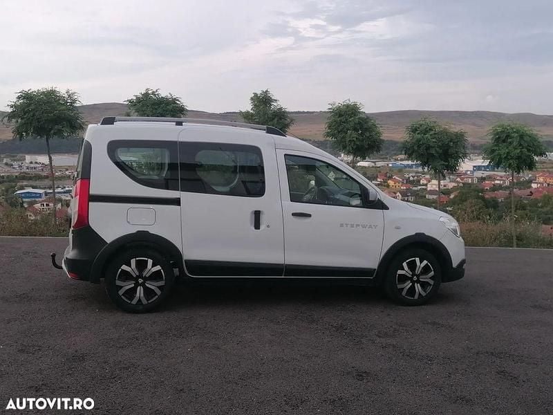 Culoarealb Utilizat 2016 Dacia Dokker Stepway Van | 7.350 EUR (Preț bun) - Imagine 1/4