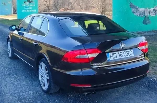 Second-hand Skoda Superb 140 CP (102 kW) 2014 Maro Berlinǎ