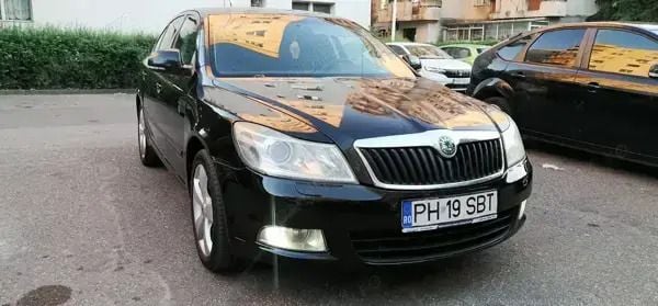 Negru Utilizat 2010 Skoda Octavia Elegance Berlinǎ | 3.990 EUR (Preț OK) - Imagine 1/4