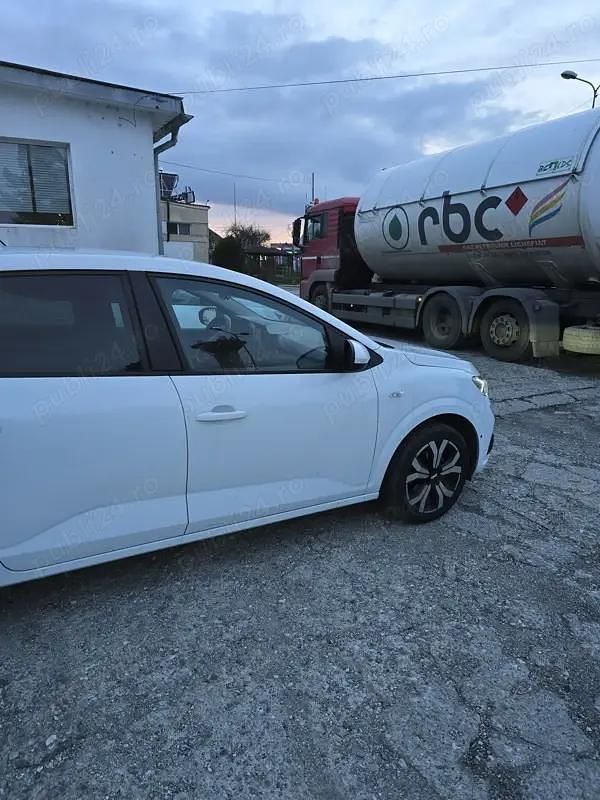 Second-hand Dacia Logan 90 CP (66 kW) 2023 Hatchback
