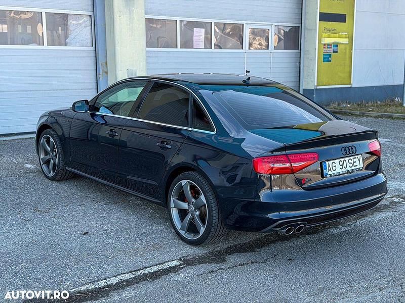 Second-hand Audi A4 S-Line 190 CP (139 kW) 2015 Culoarealbastru Berlinǎ