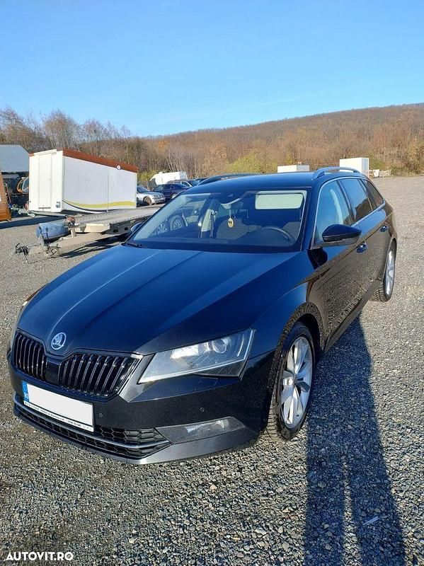 Culoarenegru Utilizat 2017 Skoda Superb Style Break | 10.800 EUR (Preț bun) - Imagine 1/4