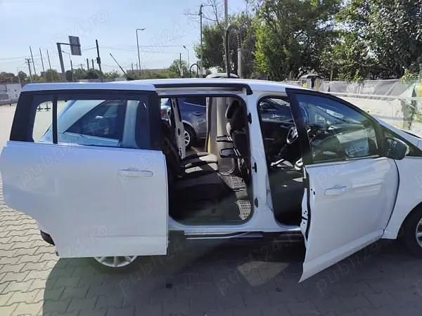 Alb Utilizat 2015 Ford Grand C-Max Monovolum | 5.750 EUR (Preț OK) - Imagine 1/4