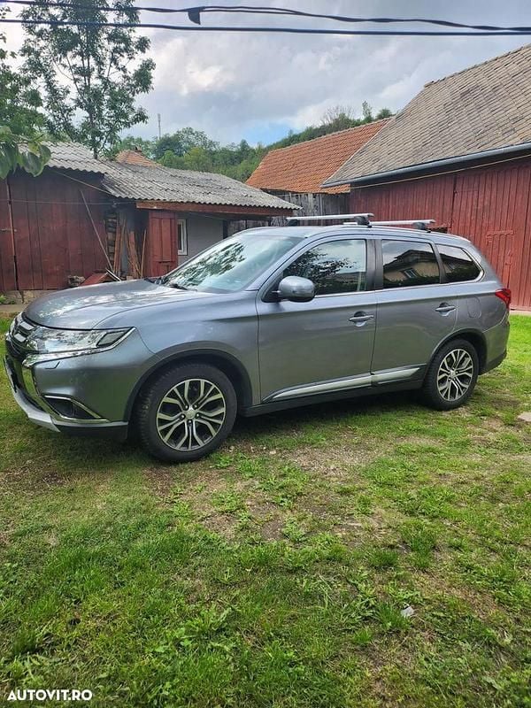 Culoaregri Utilizat 2016 Mitsubishi Outlander SUV | 13.800 EUR (Scump) - Imagine 1/4