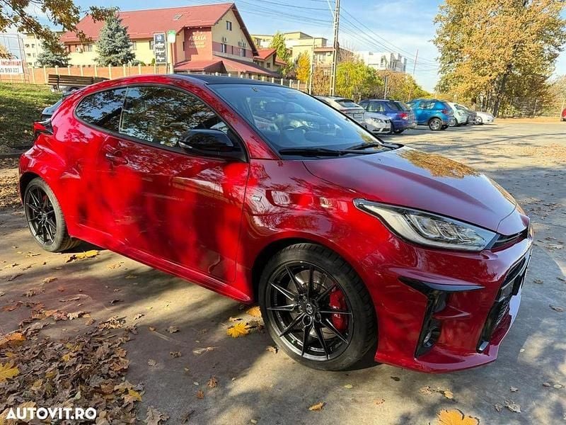 Second-hand Toyota Yaris 261 CP (191 kW) 2022 Culoarerosu Hatchback
