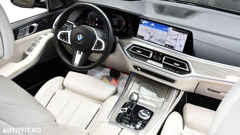 Second-hand BMW X7 M Sport 340 CP (250 kW) 2021 Culoaremaro SUV