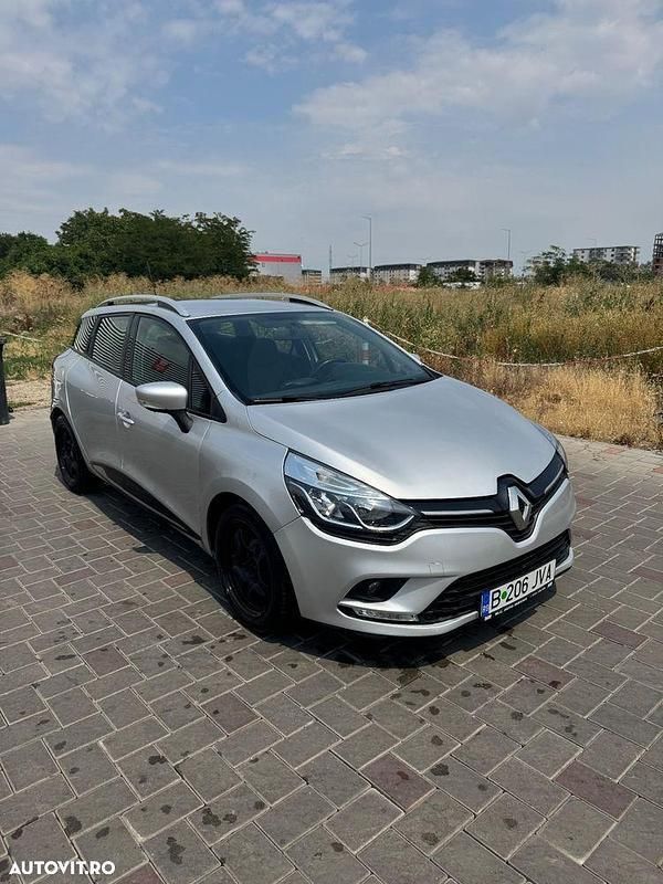 Gri Utilizat 2017 Renault Clio GrandTour Life Break | 5.100 EUR (Preț OK) - Imagine 1/4