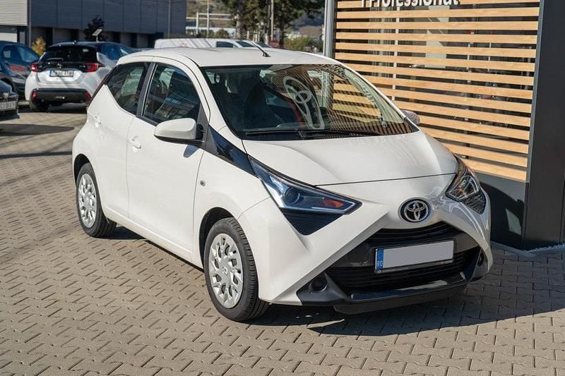 Alb Utilizat 2020 Toyota Aygo Connect Style Hatchback | 10.066 EUR (Preț OK) - Imagine 1/1
